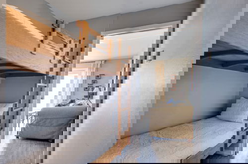 Foto 5 - Summer Breeze 201 1 Bedroom Condo by RedAwning
