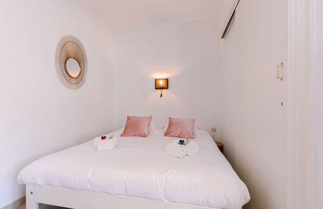Beautiful and Spacious Studio With Side Seaview - Photo 36