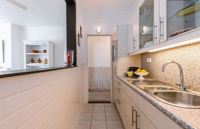 Beautiful and Spacious Studio With Side Seaview - Photo 53