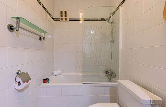 Beautiful and Spacious Studio With Side Seaview - Photo 46