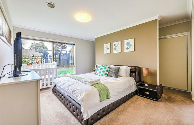 StayAU Spacious Stay Point Cook - Photo 25