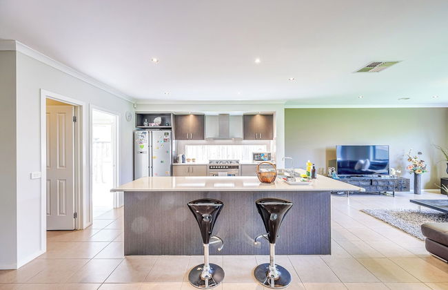 StayAU Spacious Stay Point Cook - Photo 45