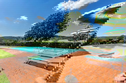 Foto 66 - Scenic Apartment in Casole D'elsa With Pool