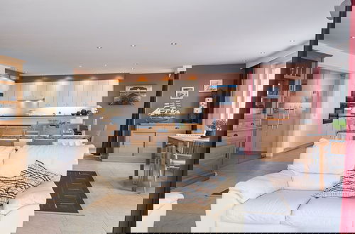 Foto 7 - Apartment With Frontal Sea-views