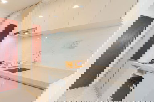 Foto 8 - Furnished And Cozy Studio Sky House Alam Sutera Apartment
