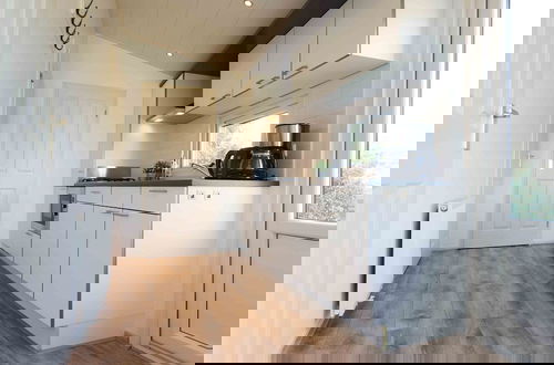 Foto 5 - Comfortable Chalet With Dishwasher, Near the Sea in Egmond
