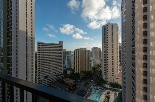 Foto 15 - Updated Waikiki Condo with Mountain Views - 22nd floor, Free parking & WiFi by Koko Resort Vacation Rentals