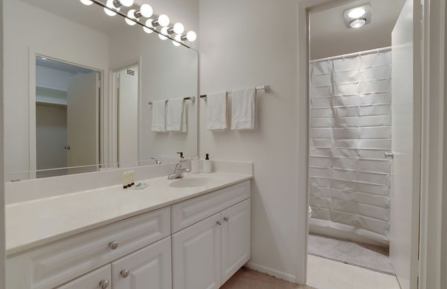 Modern Apt Near Airport in Cystal City - Foto 32