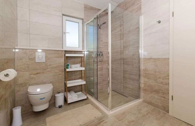 Peaceful Escape With Mountain Views, Heated Pool and Modern Amenities in Radošić - Photo 16