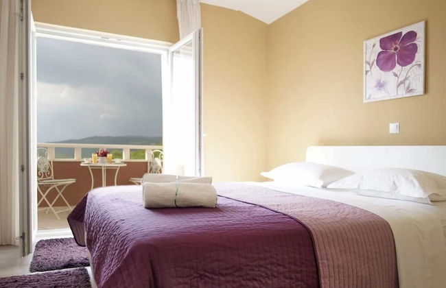 Peaceful Escape With Mountain Views, Heated Pool and Modern Amenities in Radošić - Photo 2
