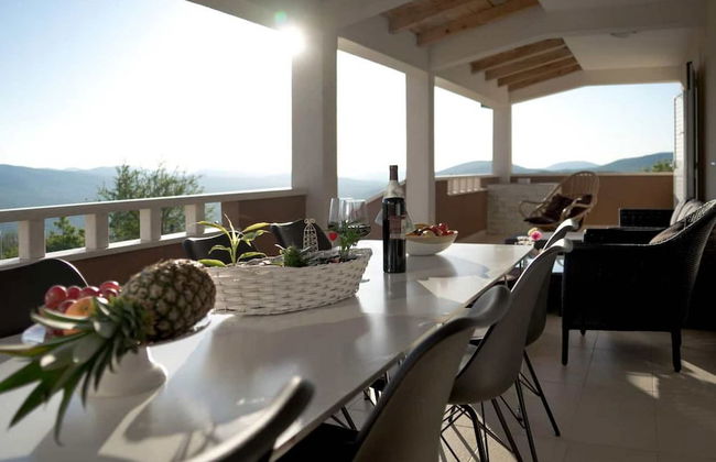 Peaceful Escape With Mountain Views, Heated Pool and Modern Amenities in Radošić - Photo 13