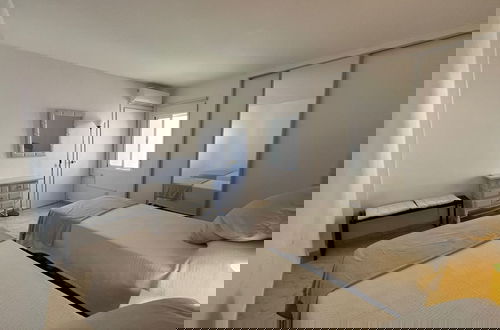 Foto 2 - Lovely 2 Bedroom Apartment Near the Beach