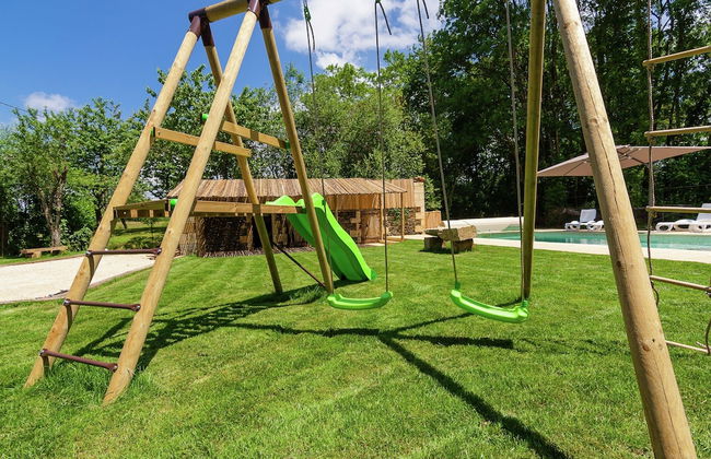 Spacious Farmhouse With Private Heated Pool in a Rustic Garden - Photo 78