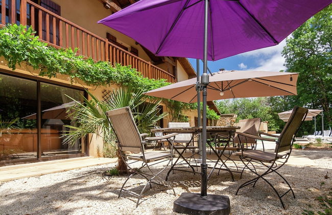 Spacious Farmhouse With Private Heated Pool in a Rustic Garden - Photo 56