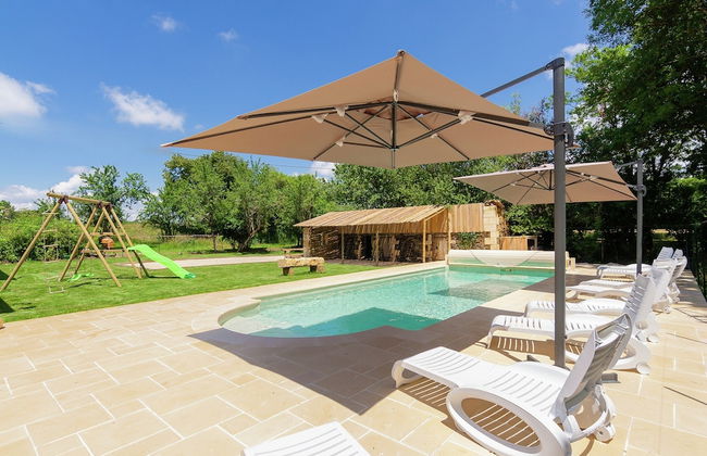 Spacious Farmhouse With Private Heated Pool in a Rustic Garden - Photo 75