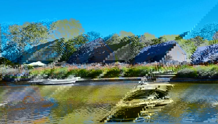Foto 1 - Luxurious Detached Water Villa With Jetty