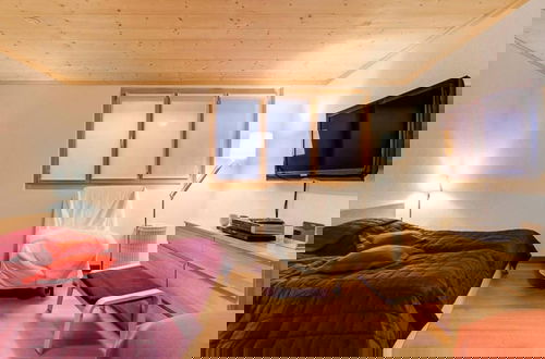Photo 2 - Lush Apartment With Sauna and hot tub