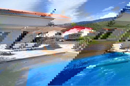 Foto 18 - Marvelous Escape Bol Island Villa With Pool