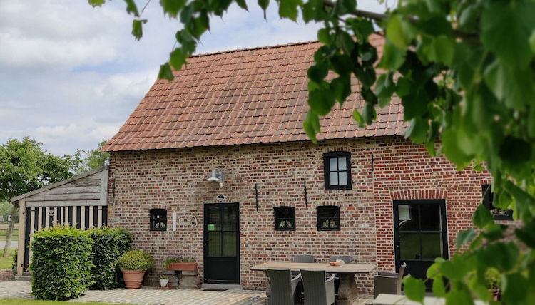 Foto 1 - Pleasant Holiday Home in West Flanders with Enclosed Garden & Hot Tub
