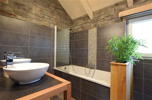 Foto 19 - Grandeur Villa with Sauna & Hot Tub in Durbuy