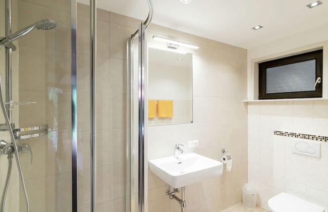 Luxurious Apartment With Terrace - Photo 12