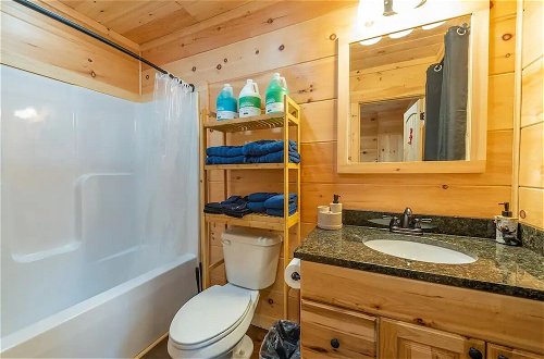 Foto 9 - A Modern Cozy 2BDR Cabin Roosters Den