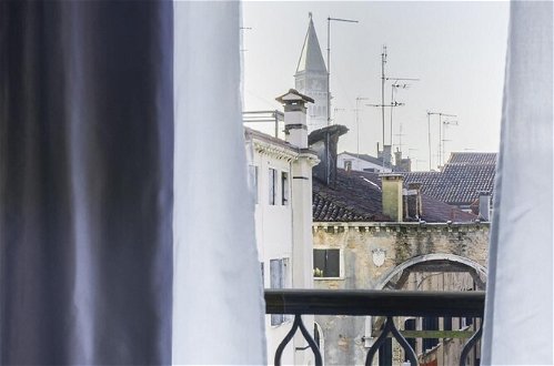 Photo 12 - San Marco Deluxe Canal View Terrace by Wonderful Italy
