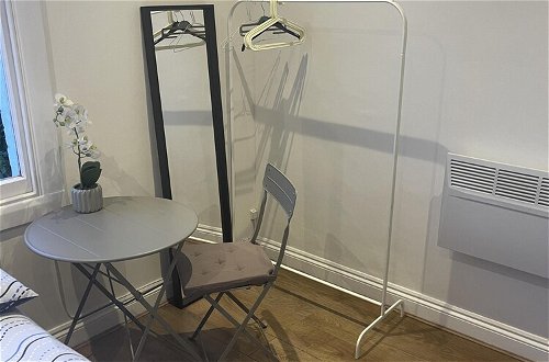 Photo 15 - Charming Studio in London - 1 Person Only