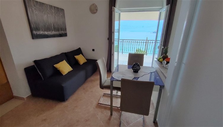 Photo 1 - A6 Beachfront apt With big Terrace and sea View