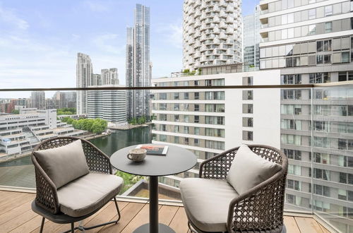 Photo 22 - Stylish two Bedroom Apartment With River Views in Docklands