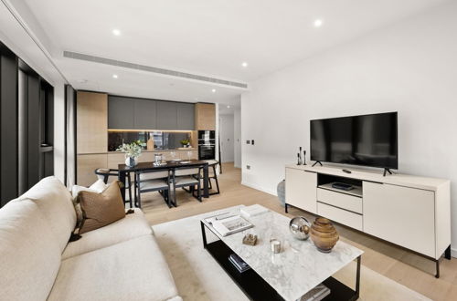 Photo 11 - Stylish two Bedroom Apartment With River Views in Docklands