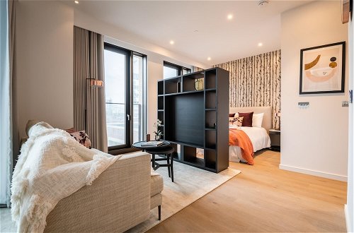 Foto 1 - Sensational Studio Apartment in London s Vibrant Canary Wharf