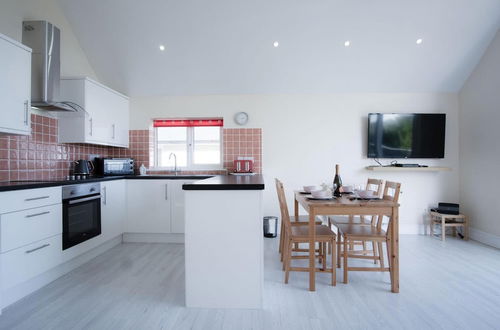 Photo 22 - Bluebird - 2 Bedroom Apartment - Pendine