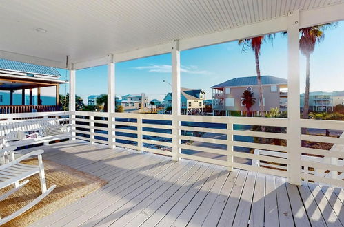 Photo 31 - Fantastic Lagoon Views, Steps to the Beach