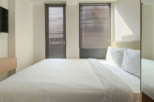 Photo 3 - Cozy And Simply Studio Room At Osaka Riverview Pik 2 Apartment