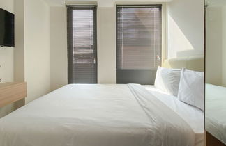 Photo 3 - Cozy And Simply Studio Room At Osaka Riverview Pik 2 Apartment