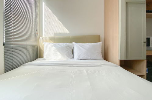 Photo 6 - Cozy And Simply Studio Room At Osaka Riverview Pik 2 Apartment