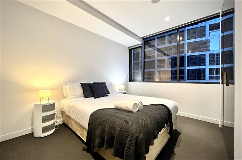 Photo 2 - ReadySet Apartments at Manhattan