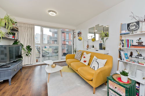 Photo 1 - Bright Greenwich Flat Near Canary Wharf by Underthedoormat