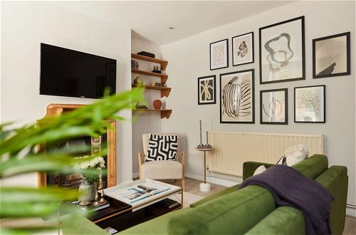 Photo 2 - The Hammersmith and Fulham Wonder - Trendy 3bdr Flat With Garden