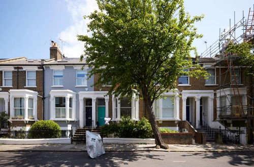 Photo 35 - The Hammersmith and Fulham Wonder - Trendy 3bdr Flat With Garden