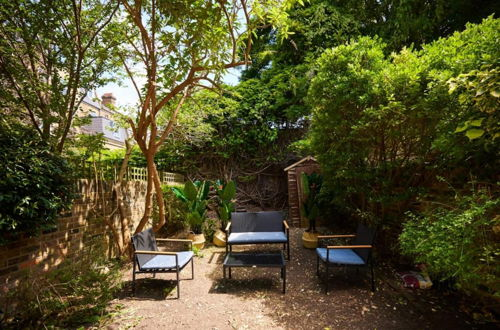 Photo 33 - The Hammersmith and Fulham Wonder - Trendy 3bdr Flat With Garden