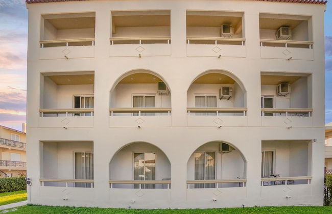 Lefteris Insta-worthy Studio With Balcony - Photo 12