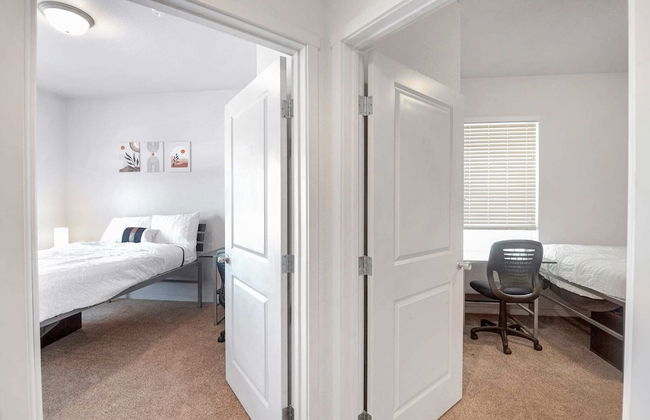 Fully Furnished 2bdrm Apt Near UNC - Photo 3