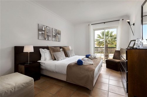 Photo 7 - Lovely 2 Bedroom Apartment By Ideal Homes in Vila Sol Golf Resort