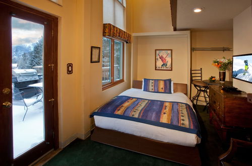 Photo 4 - Alpine Village Suites