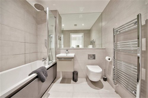 Photo 8 - Solihull Modern Apartments - Seven Stays