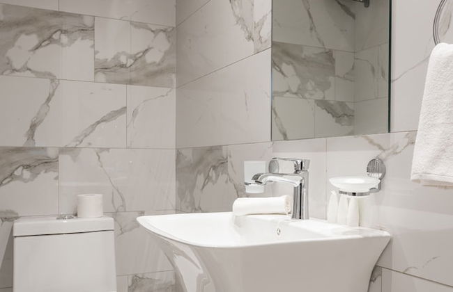 THE CODE RESIDENCE - Photo 19