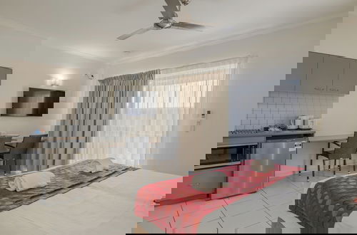 Photo 7 - Southern Cross Atrium Apartments