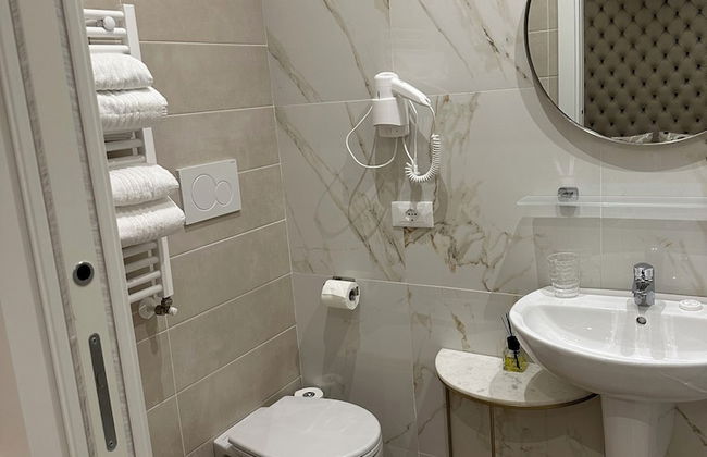 NLM Boutique Suites - Photo 49